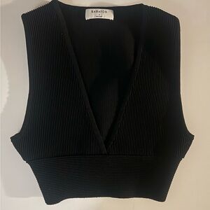 Babaton Black V-Neck Ribbed Crop Top